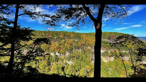 LARGE CANYON EAST OF THE MISSISSIPPI RIVER