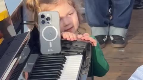 Imagine - 3 Year old girl sings so beautifully