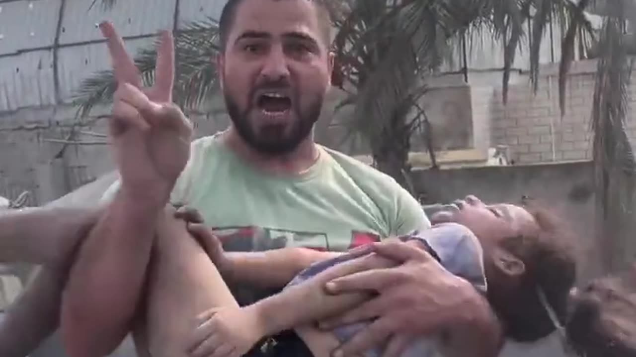 PALESTINIAN FATHER CARRYING HIS DAUGHTER KILLED BY THE IOF