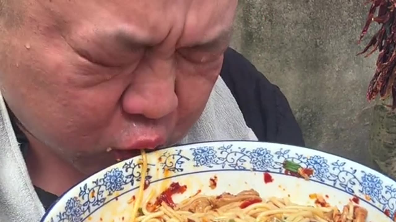 Cook And Eat Pork Intestine Noodle Soup