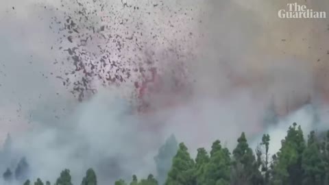 eruzione vulcano sull'isola Canaria di La Palma