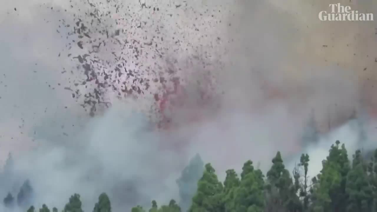 eruzione vulcano sull'isola Canaria di La Palma