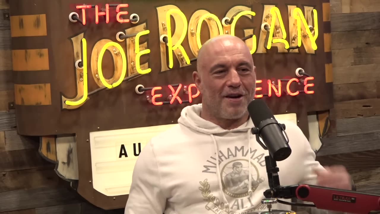 Joe Rogan Experience #2189 - Dennis Quaid