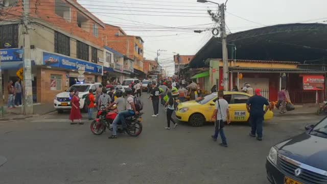 Altercado entre Policía y vendedores ambulantes en La Cumbre