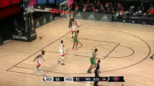 Smallest Boston player slam dunk on the floor