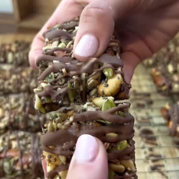 These Nutty Granola Bars are SO easy - RECIPE IN THE DESCRIPTION