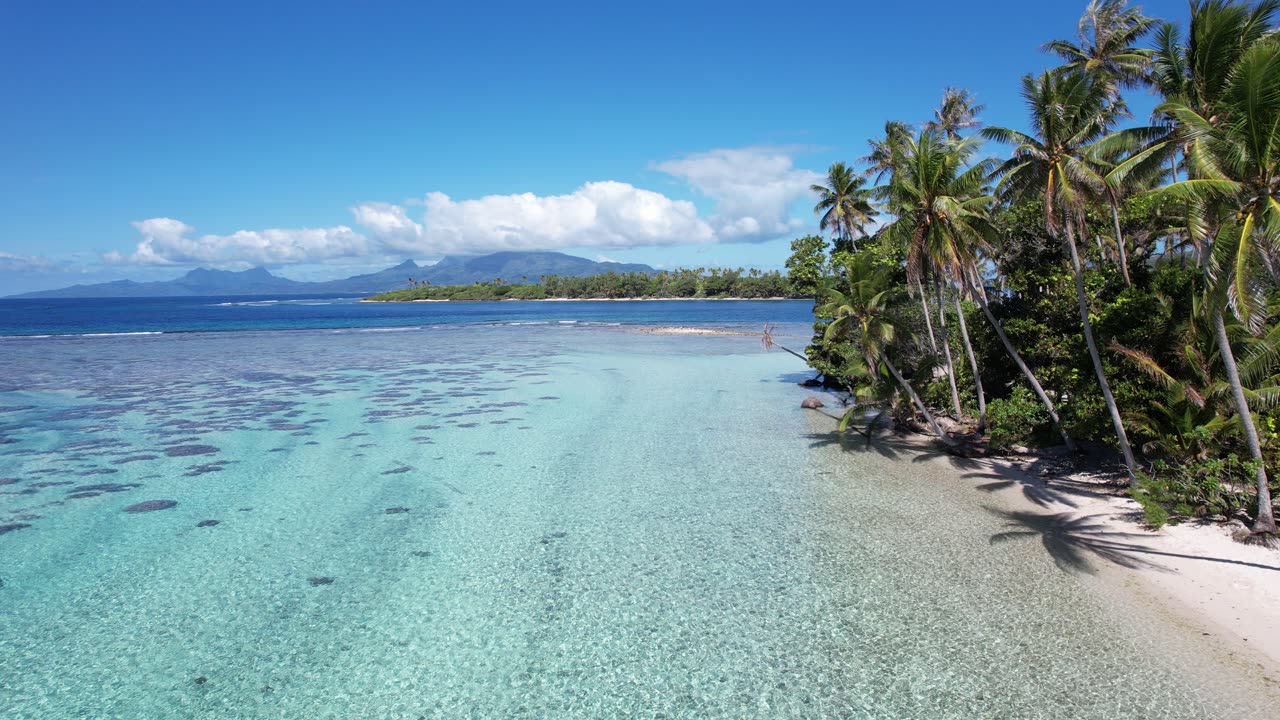 Visiting Motu Mahaea on the island of Tahaa