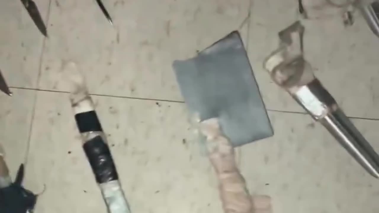 7:00'o Clock Cell Check. Lets see what you got! Prison inmate shows his arsenal of shanks