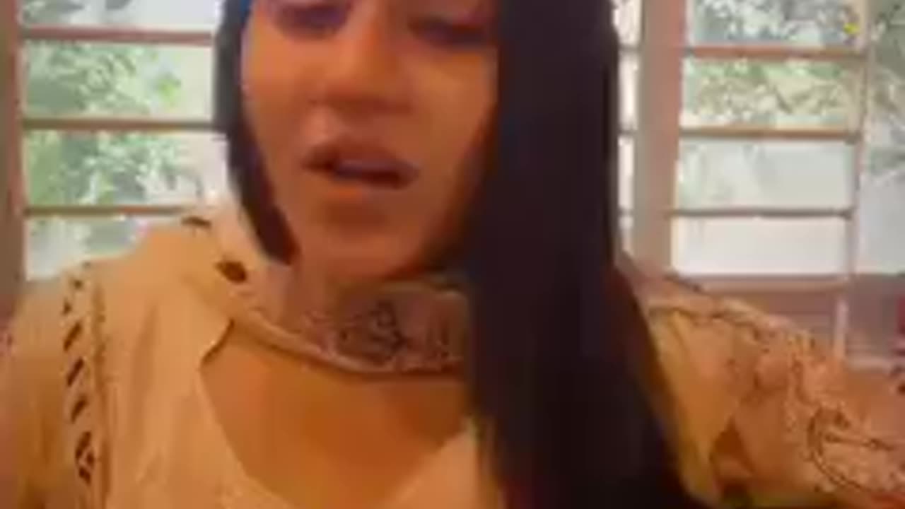 Bengali Girl singing a Trending song