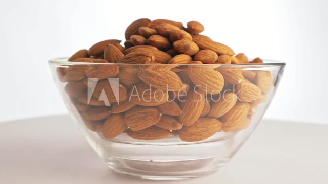 I want to lose fat and have more energy. A dietitian said to eat a bigger breakfast