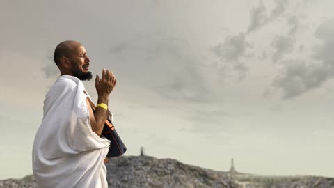 Sheikh Ahmad Al-Nafis recites Surat Al-Asr (Surah 103).