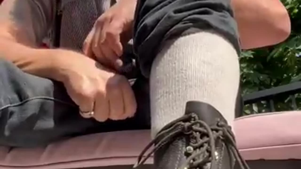 Cool way to tie boots