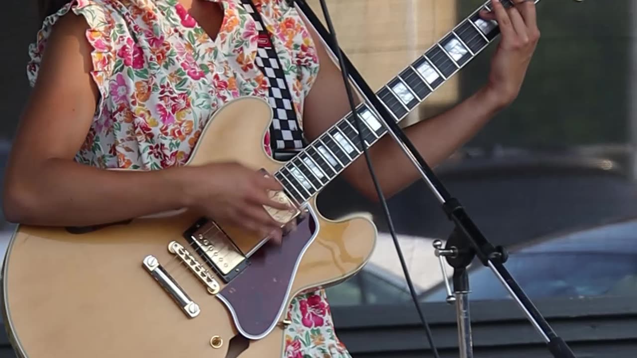 Lilie Collins at sings Gnarls Barkley's Crazy at the Bridge Bar & Restaurant