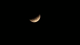 Luna llena en el cielo en el mundo