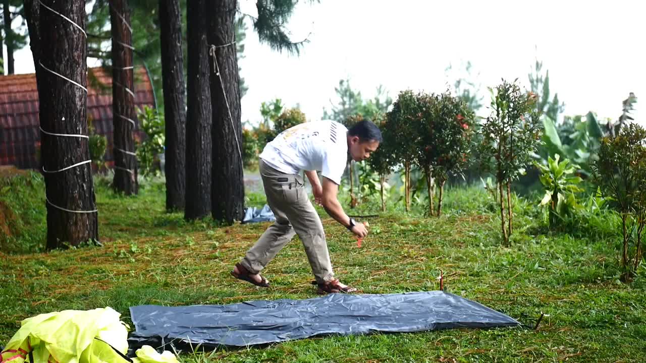 SOLO CAMPING - BERKEMAH DI SAAT HUJAN DAN MENIKMATI SECANGKIR KOPI. ASMR-13