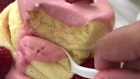 Strawberry Cake Making Tutorial