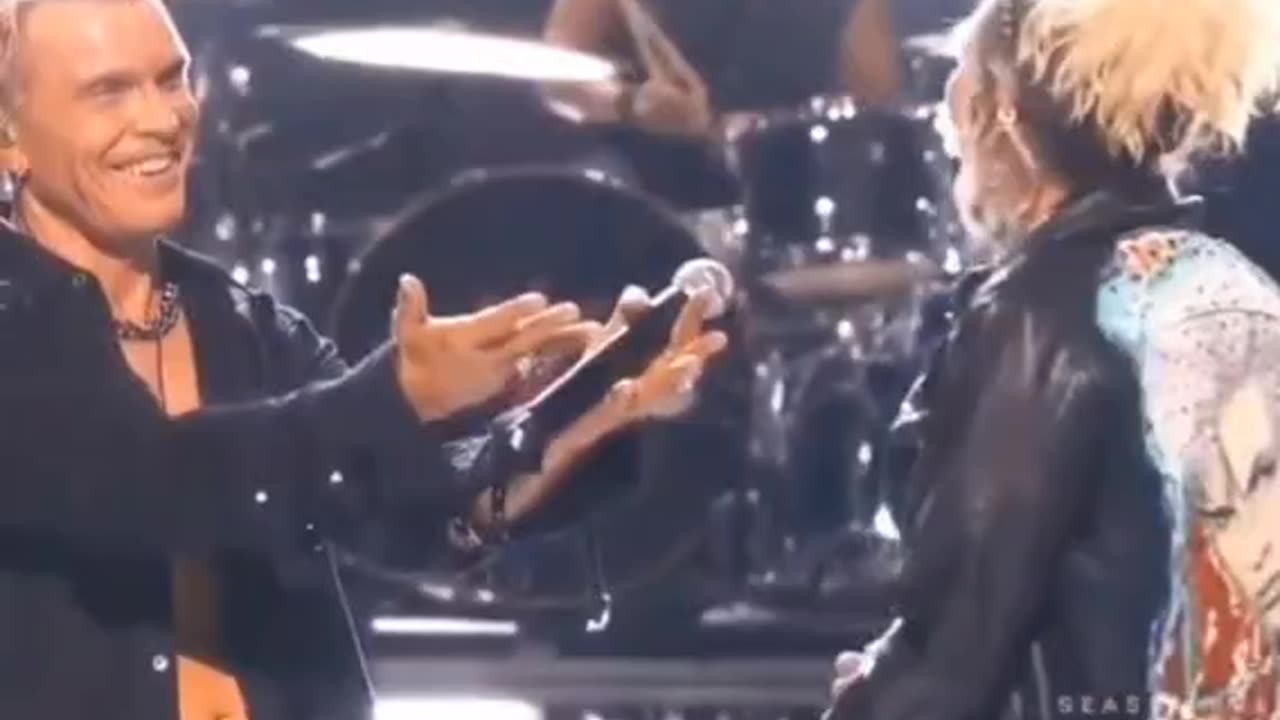 MILEY CYRUS & BILLY IDOL: Amazing Rendition of "Rebel Yell" !!