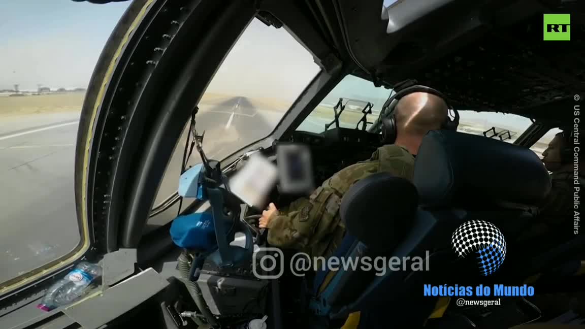 A US Air Force C-17 aircraft participates in evacuations in Afghanistan