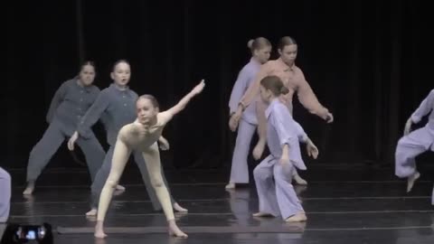 Super Modern Group Dancing