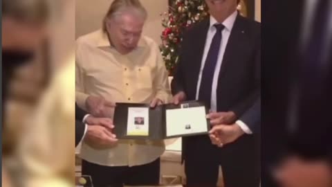 Silvio Santos vai estar sempre na memória e no imaginário do nosso país. Uma verdadeira lenda!