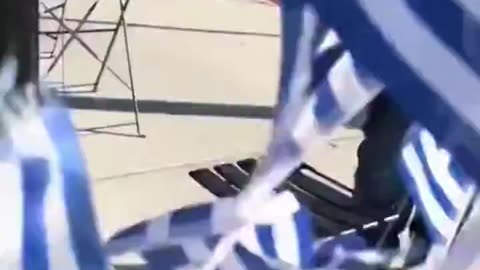 IDIOT CONFUSES THE GREEK FLAG WITH ISRAELI FLAG