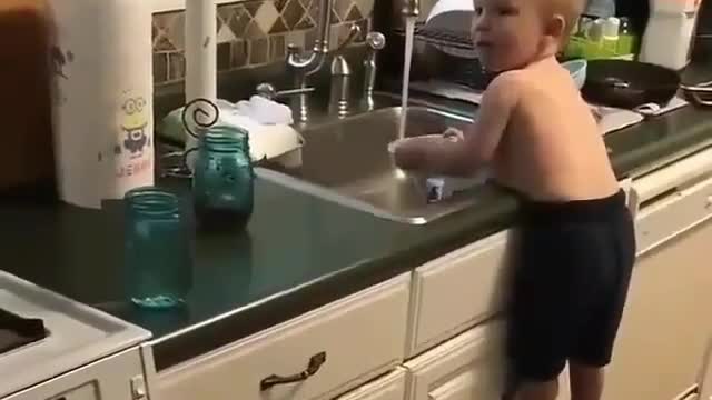 Super Baby can wash Dishes in Christmas Kitchen Without His Mother Help