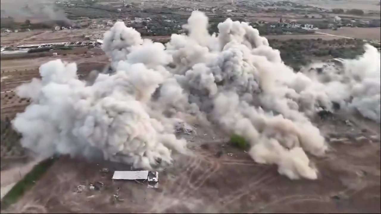 The moment Israeli soldiers blow up homes in the Gaza Strip