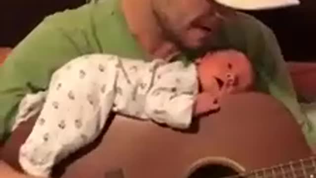 Cena Linda🤩 Papai cantando pra filha.