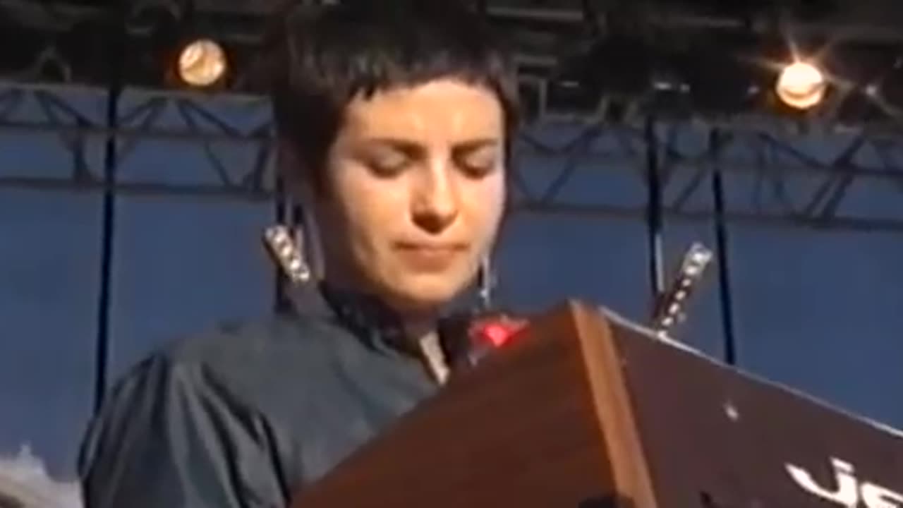 Ladytron - Discotraxx - @ La Route Du Rock 2001 (360p)