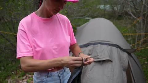 A girl stay alone outside the home #travel #viral #hotgirl