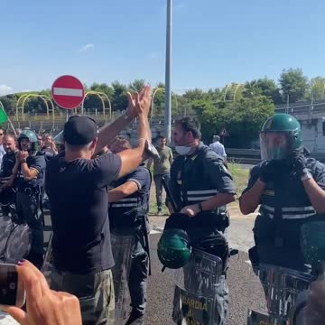 Roma ITALIA 24 SET 2021 No green pass Finanzieri si tolgono il casco