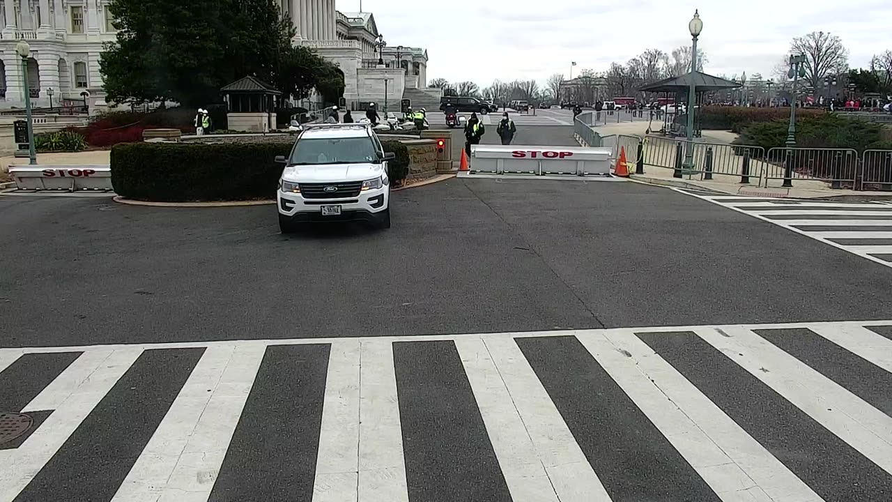 0687USCG00K25SouthBarricadePlaza_2021-01-06_12h20min01s263ms.mp4