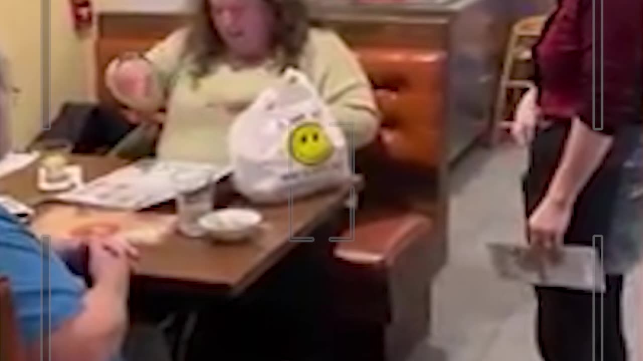 Restaurant Karen CAUSING A SCENE, accusing staff of trying to screw them over for more money