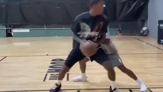 ISO Joe Johnson with the TOUGH mid post fadeaway‼️