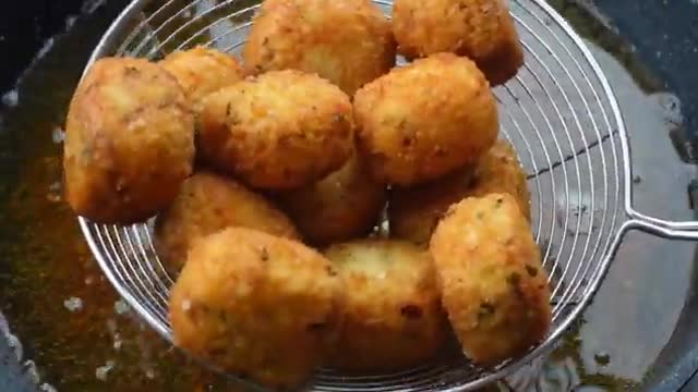 Aloo kay Crispy Bites,Easy Potato Snacks Recipe 2022 By Recipes Of The World