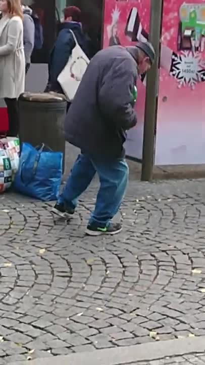 Homeless dancing😂