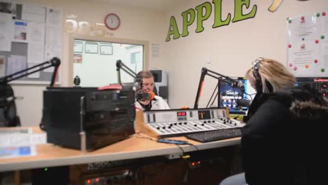 Apple 98.5 Broadcast