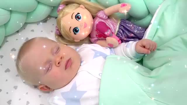 Diana Helps Baby Oliver Sleep