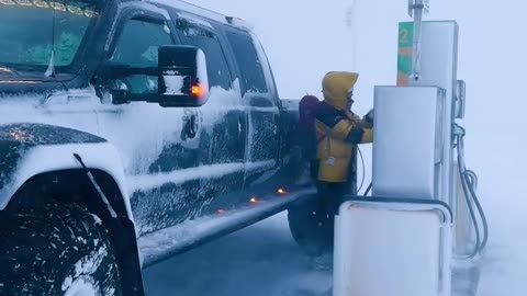 To fill the car with fuel in the coldest time in Iceland