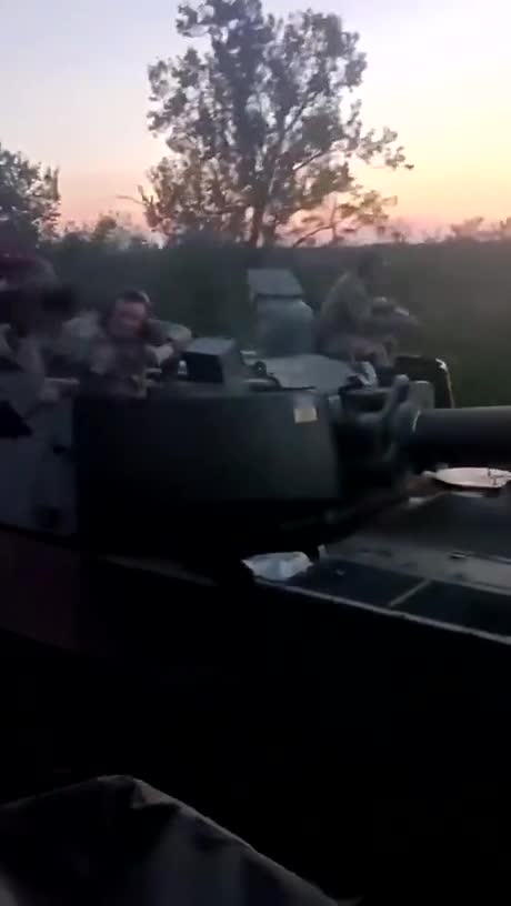 ΣΤΟ ΜΕΤΑΞΥ ΟΙ ΟΥΚΡΑΝΟΙ.