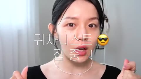 Learn from this girl how to apply Korean makeup