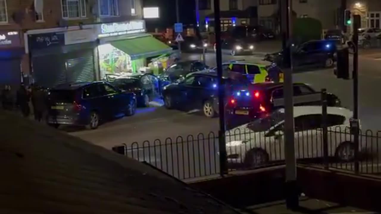 Something going down in Slough 🤔. All we know is 4 have been arrested