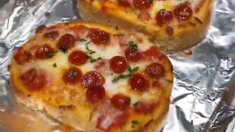 TEXAS TOAST PIZZA