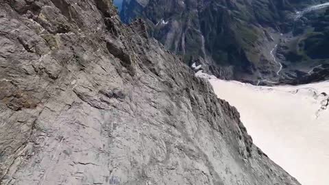 Once in a lifetime flight along the eastern ridge of the Eiger-13