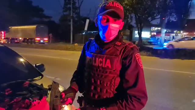 Video: Incautan peligrosa mini-uzi traumática en un taxi en Bucaramanga