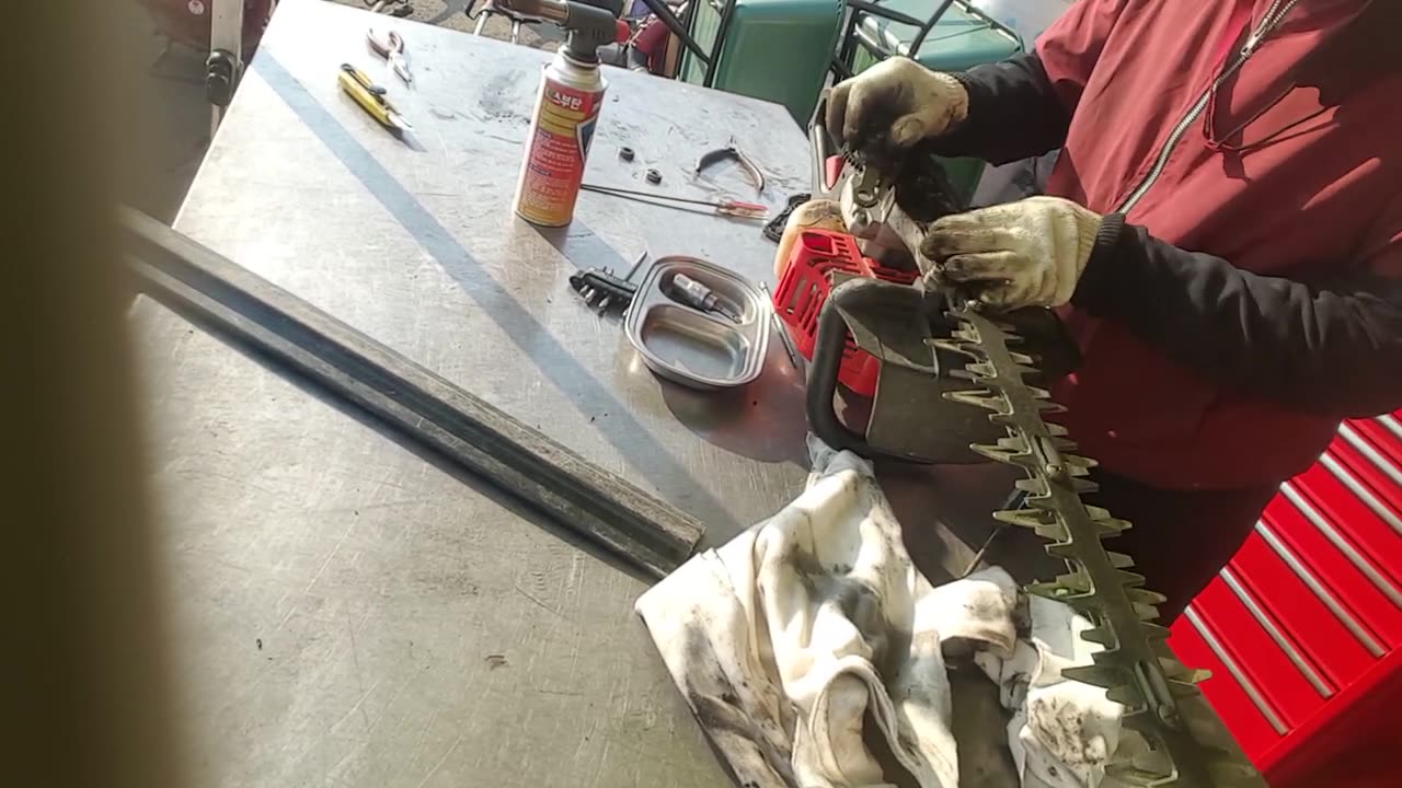 Shindaiwa Hedge Trimmer Inspection and Repair