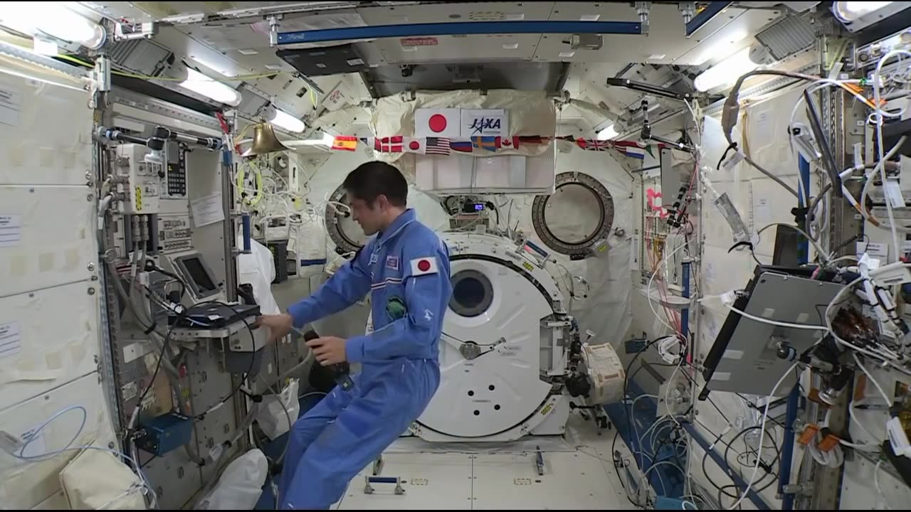 Space Station Crew Member Discusses Life in Space with Japanese Students