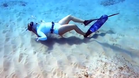 making air ball under the sea