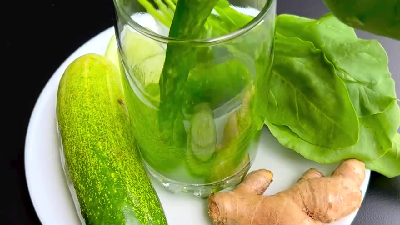 "Green Powerhouse: Boosting Immunity with Spinach Cucumber Elixir!"