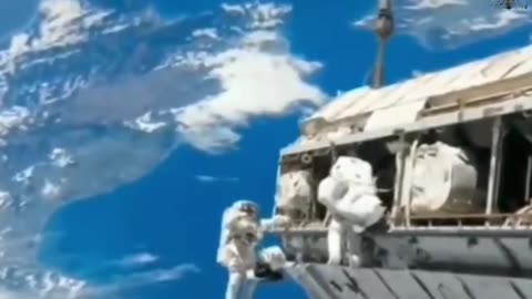 Where's the 4th wall？